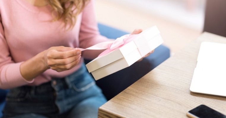 Mama m-a adus pe lume când avea 18 ani și m-a părăsit. Am primit un cadou de la ea când am împlinit eu 18 ani și am aflat adevărul cutremurător
