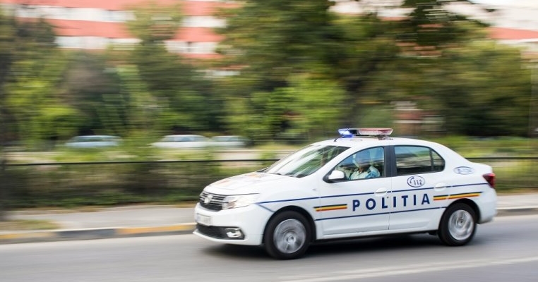 Un băiat de 15 ani din Suceava și-a ucis din greșeală fratele de 1 an. L-a lovit cu mașina în curtea casei