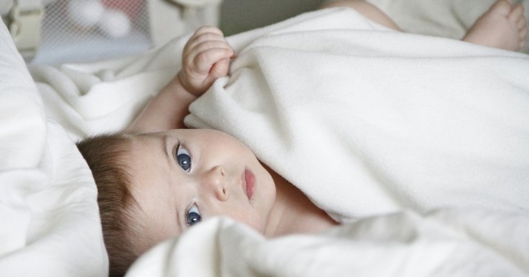 Beneficiile utilizării unui marsupiu ergonomic pentru bebeluși