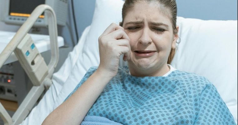 Caz de malpraxis la un spital din Capitală. O femeie care a născut face acuzații grave: „Nimeni nu te băga în seamă, se stătea la ușă și se râdea"