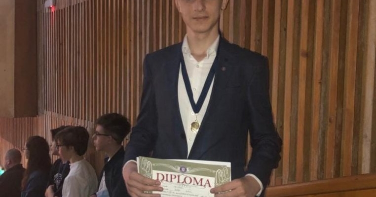 Raul are numai 15 ani dar vorbește cursiv 10 limbi străine. La ce facultate a fost deja admis