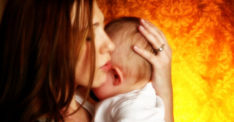 10 trucuri inteligente care il vor opri din plans pe bebelusul tau