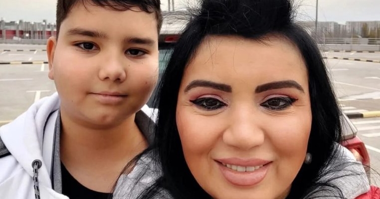 Adriana Bahmuțeanu, mesaj public de ziua fiului ei după ce a fost blocată pe telefon. „Mi-aș fi dorit să îți ofer o copilărie fericită și normală”