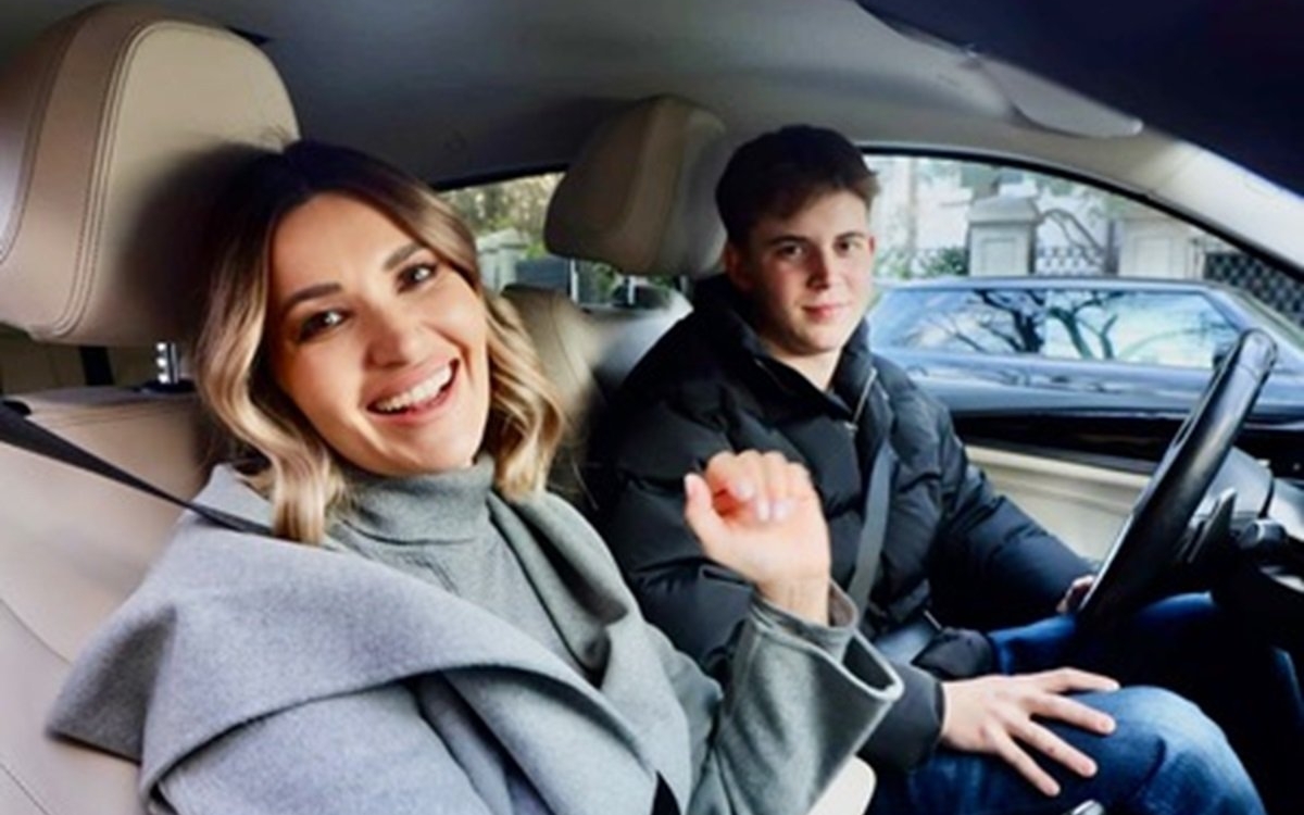 Fiul cel mare al Elei Crăciun are permis de conducere și așteaptă să primească un SUV de la celebra sa mamă