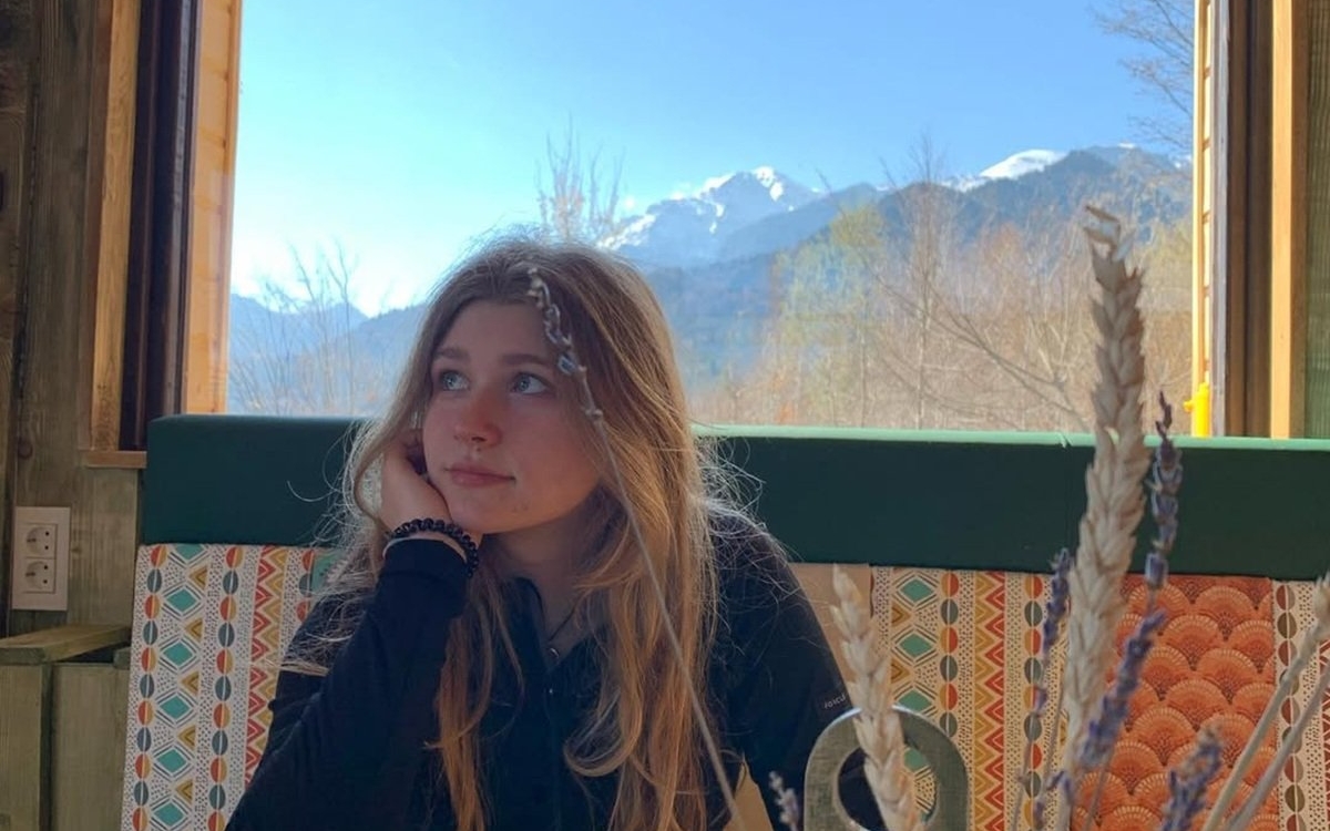 Ce mare și frumoasă a crescut fiica cea mare a lui Dragoș Bucur cu Dana Nălbaru. Sofia este deja majoră