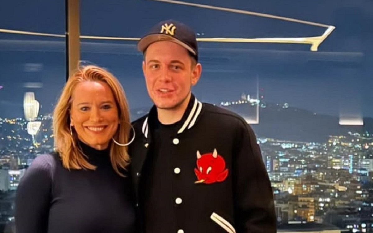 Aris Eram este, fără doar și poate, „băiatul mamei”. Ce frumos a surprins-o pe Andreea Esca de 8 Martie