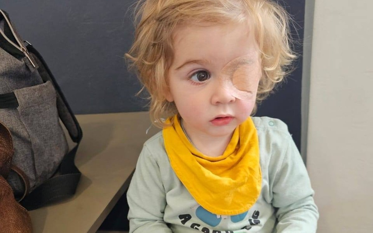Ce tragedie! Un copil de 2 ani și-a pierdut vederea după ce a fost sărutat de o persoană cu herpes
