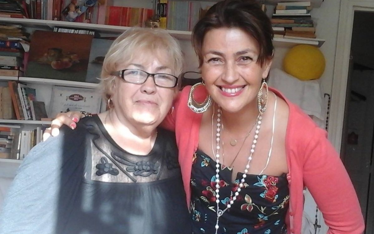 Mama Ronei Hartner, distrusă de durere de ziua fiicei sale. Artista ar fi împlinit anul acesta 52 de ani, dar a fost răpusă de o boală grea