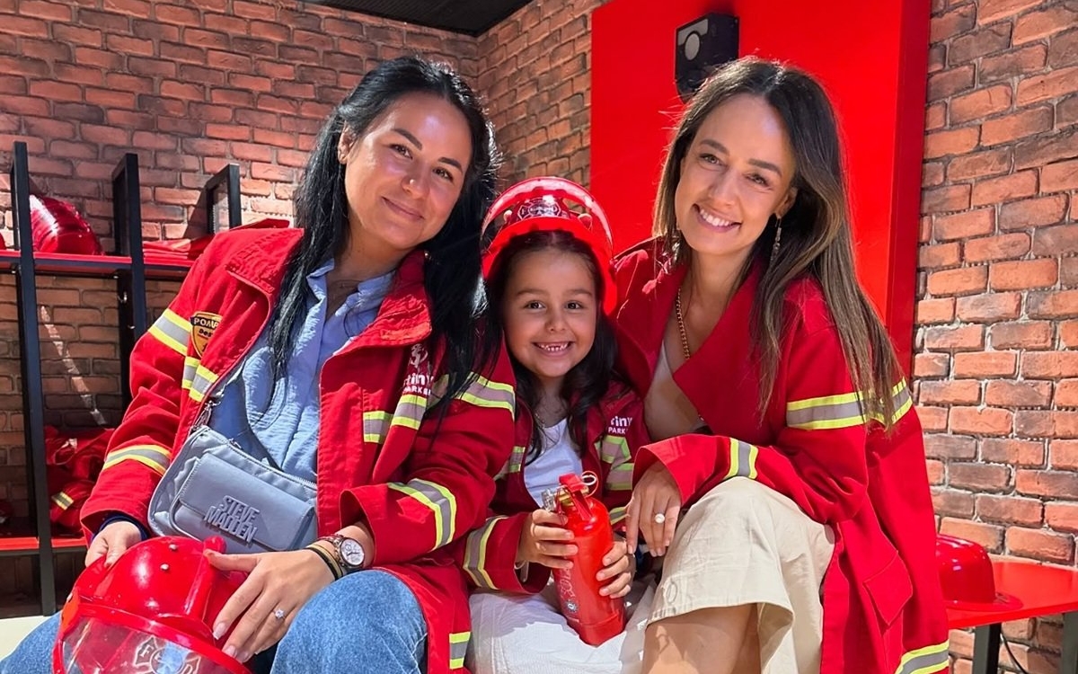 Andreea Raicu este mamă și bunică înainte de 50 de ani! Ce frumos și emoționant vorbește despre copilul ei, care a devenit adult și părinte, la rândul său