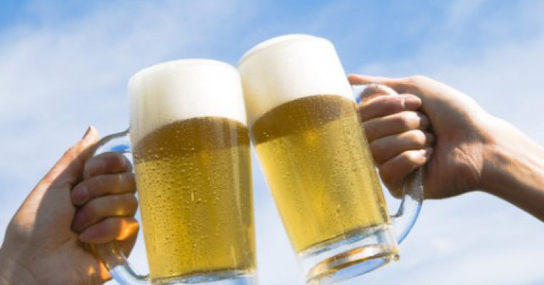 Consumul moderat de bere poate tine diabetul la distanta