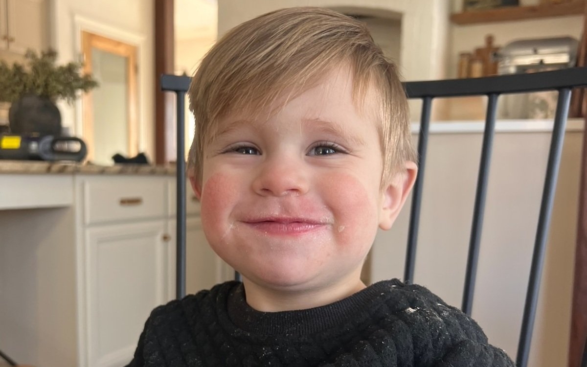 Durere fără margini! O cunoscută influenceriță și-a pierdut fiul de 2 ani într-un tragic accident, în propria casă