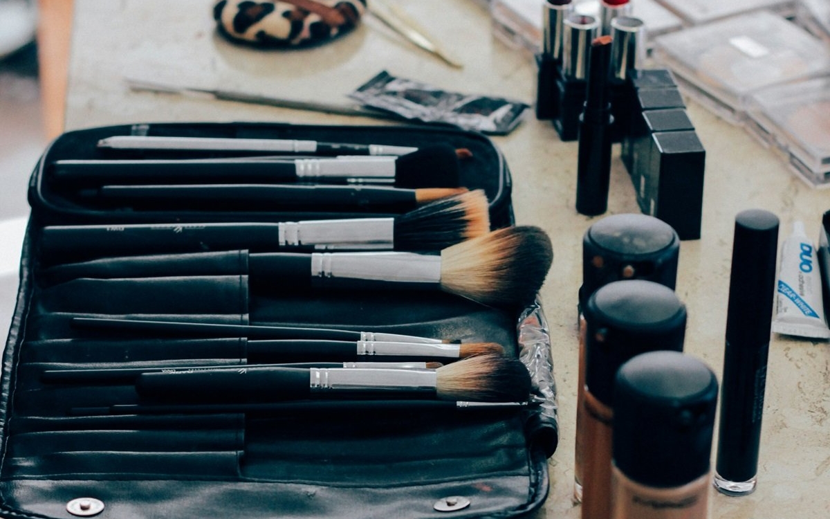 Când tenul are alte planuri: cum alegi fondul de ten perfect pentru un look impecabil