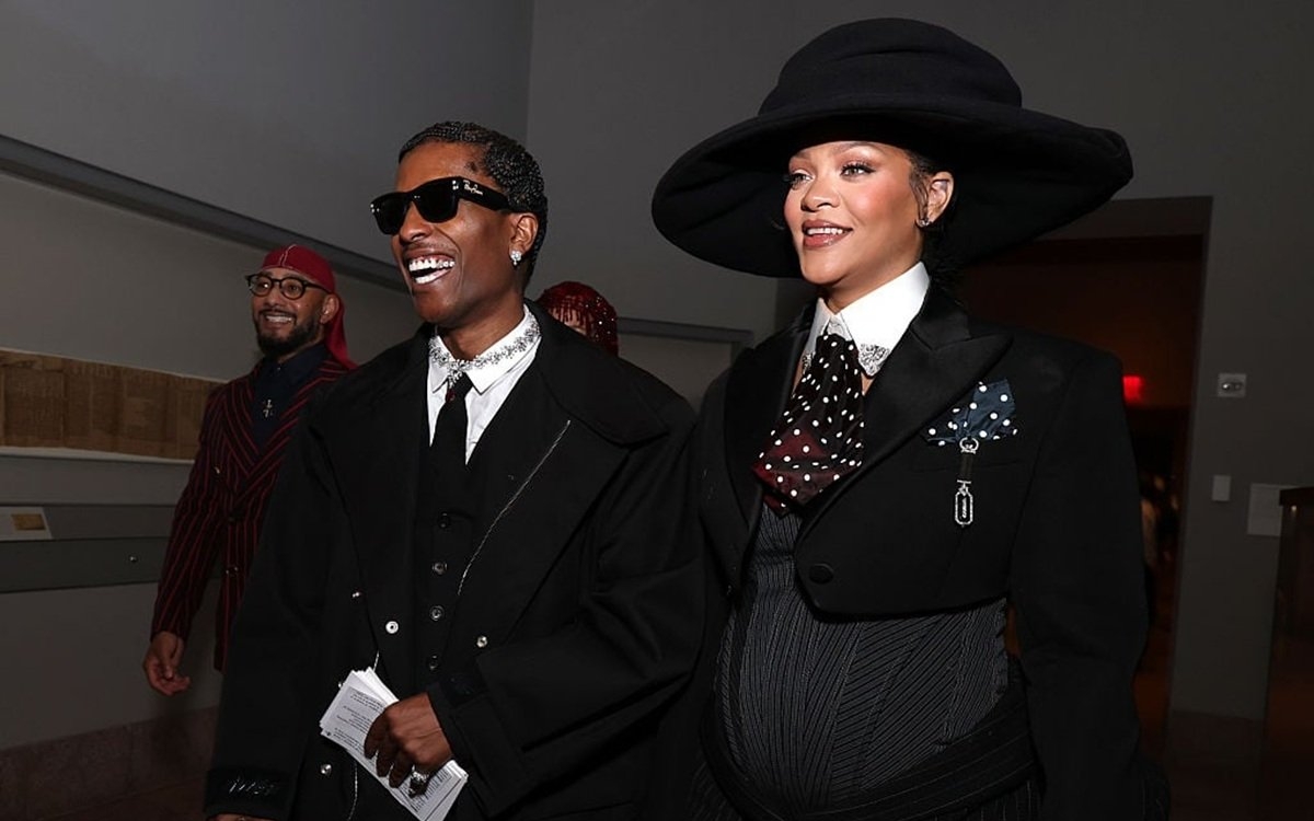 Rihanna este din nou însărcinată, la 37 de ani. Și-a etalat burtica de gravidă pe covorul roșu de la Met Gala