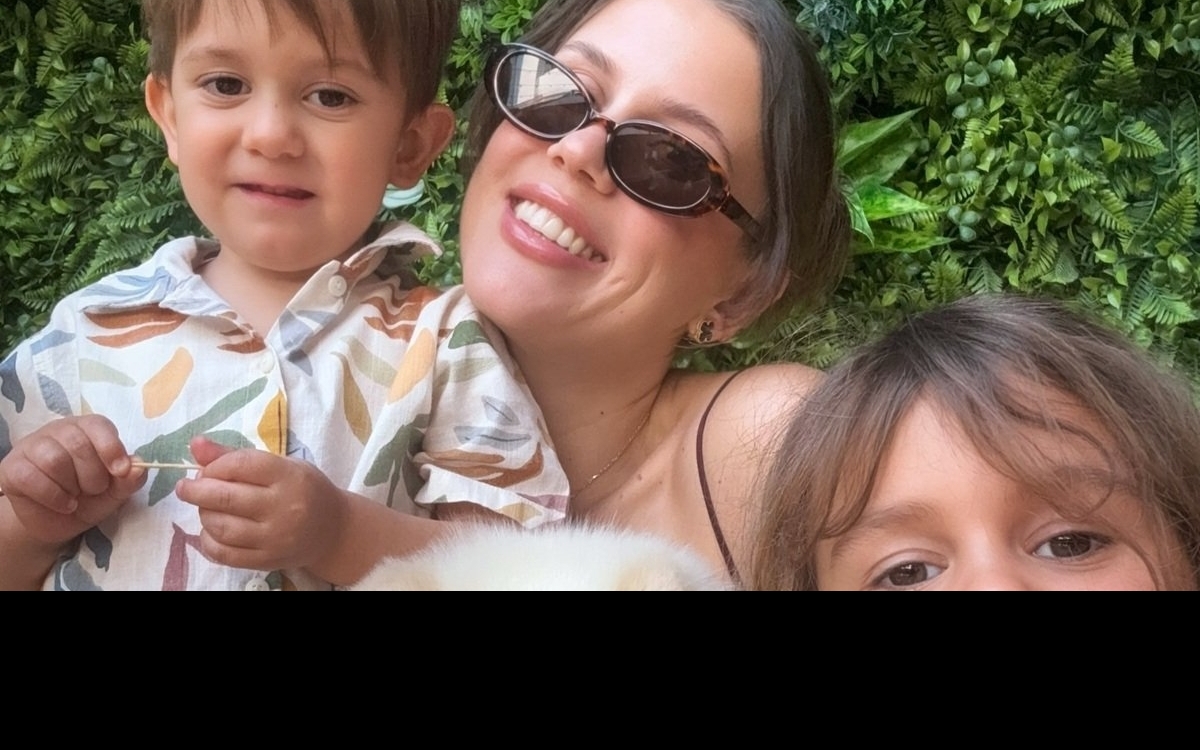 Emily Burghelea, răspuns pentru cei care-i critică decizia de a deveni mamă tânără