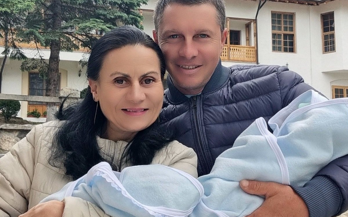 Luminiței i s-a spus că nu va avea niciodată copii. A devenit mamă de gemeni la 44 de ani deși are 2 utere