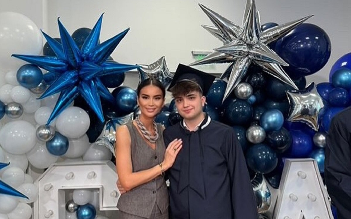 Patrick, fiul Geaninei Ilieș, a absolvit liceul. Cât de mare a crescut băiatul