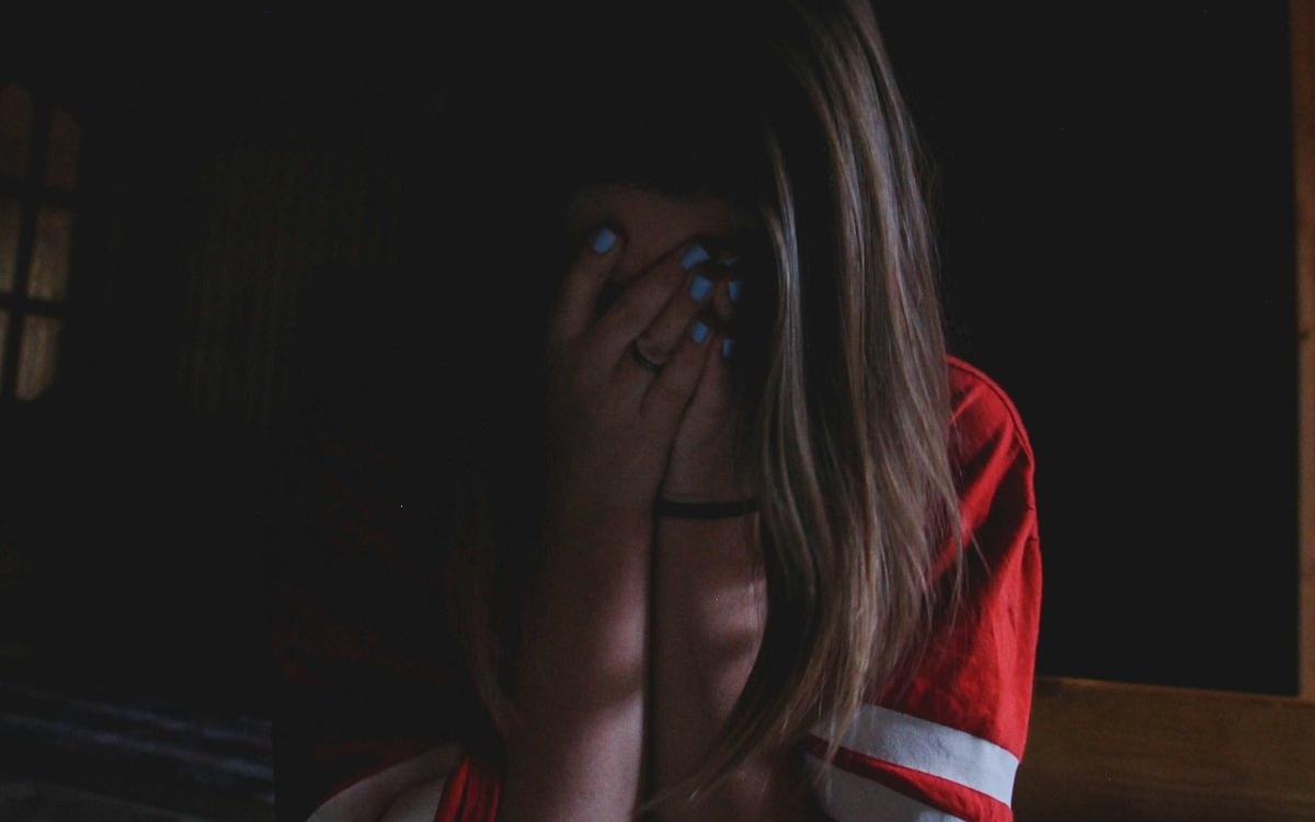 Înfiorător! Un tată din București și-a abuzat intim timp de 10 ani fiicele minore