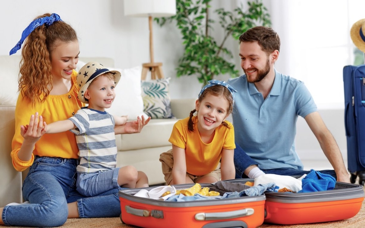 Vacanță în familie, fără stres: ce să pui în trusa cu lucruri esențiale ca să fii pregătit