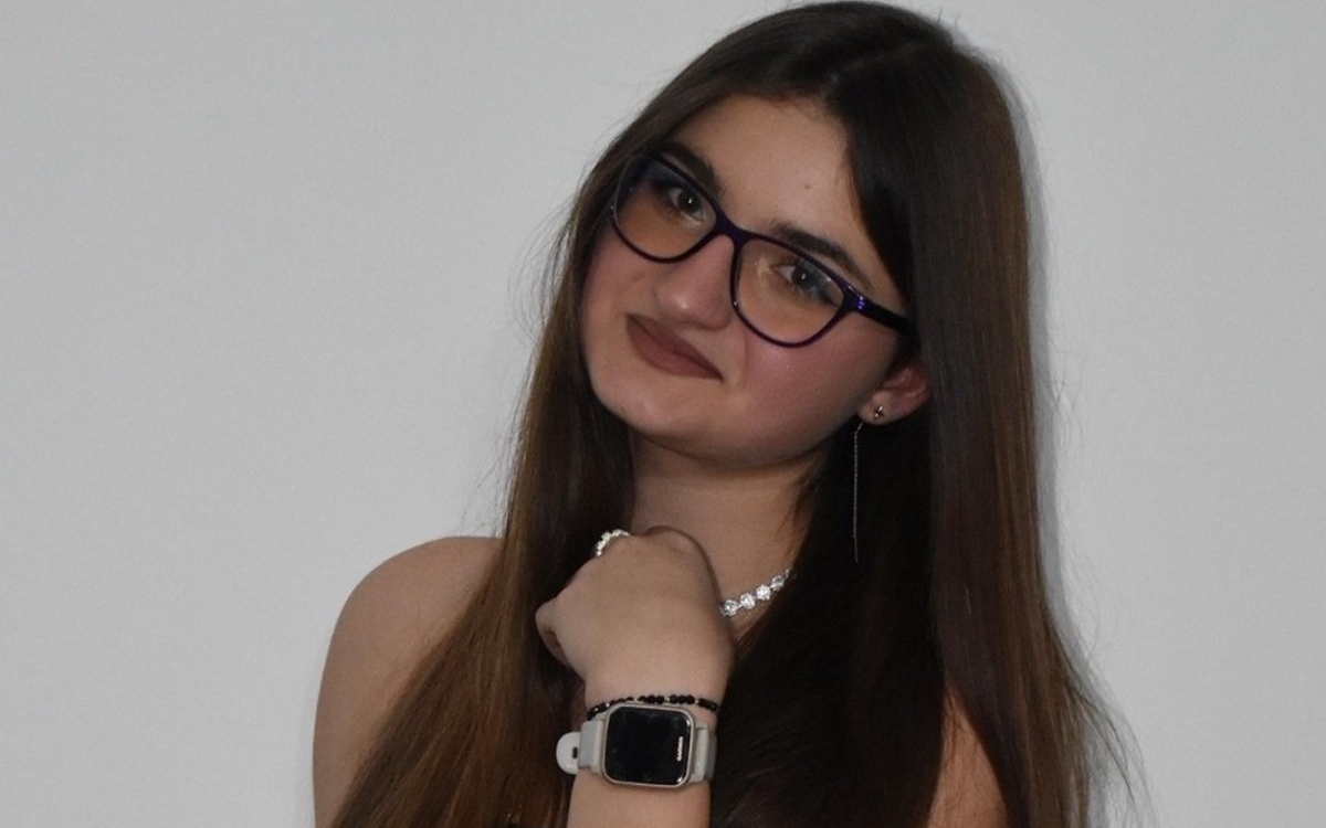 Iulia, un copil de 17 ani și-a găsit sfârșitul în cel mai dureros mod posibil: a fost lovită de tren. Un moment de neatenție a costat-o viața
