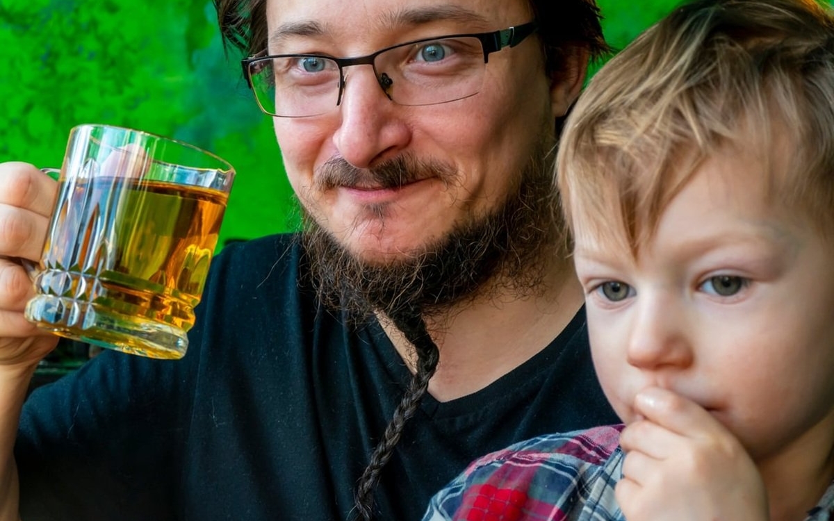 Când propriul tată devine cel mai mare „dușman" al copilului tău! Fostul meu soț ne-a pus fiul în pericol în timp ce era beat criță