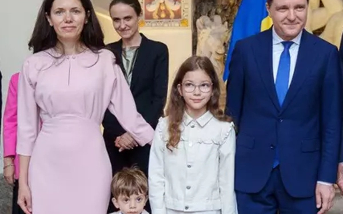 Nicușor Dan, prima deplasare externă alături de familie. Cum au fost surprinși Antim, Aheea și Mirabela Grădinaru în timpul vizitei în Austria