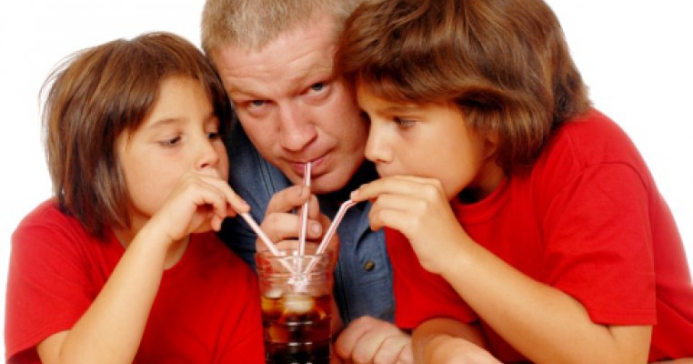 Tu stii de ce bauturile carbogazoase sunt periculoase pentru sanatatea familiei