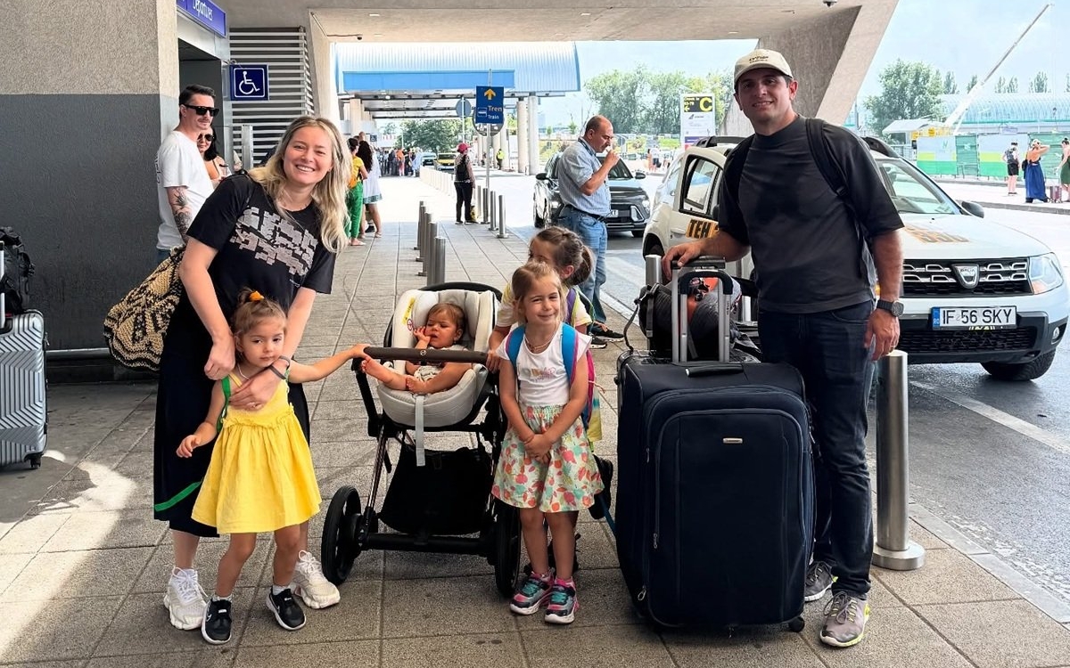 Laura Cosoi, vacanță cu peripeții alături de cei 4 copii. Ce a părțit în drum spre Bali