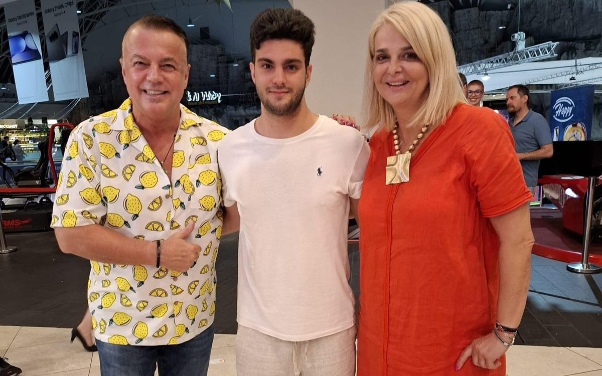 Fiul lui Adrian Enache cu Iuliana Marciuc a plecat la studii în Olanda și și-a găsit loc de muncă. E hotărât să-și pună bani de-o parte