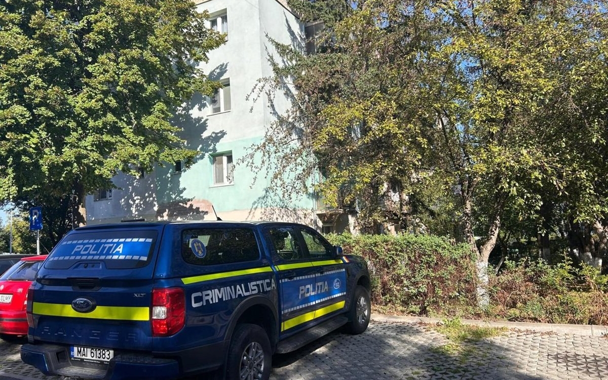 O fetiță de 13 ani din Sibiu a fost găsită moartă în casă. Mama ei a descoperit-o spânzurată în pat