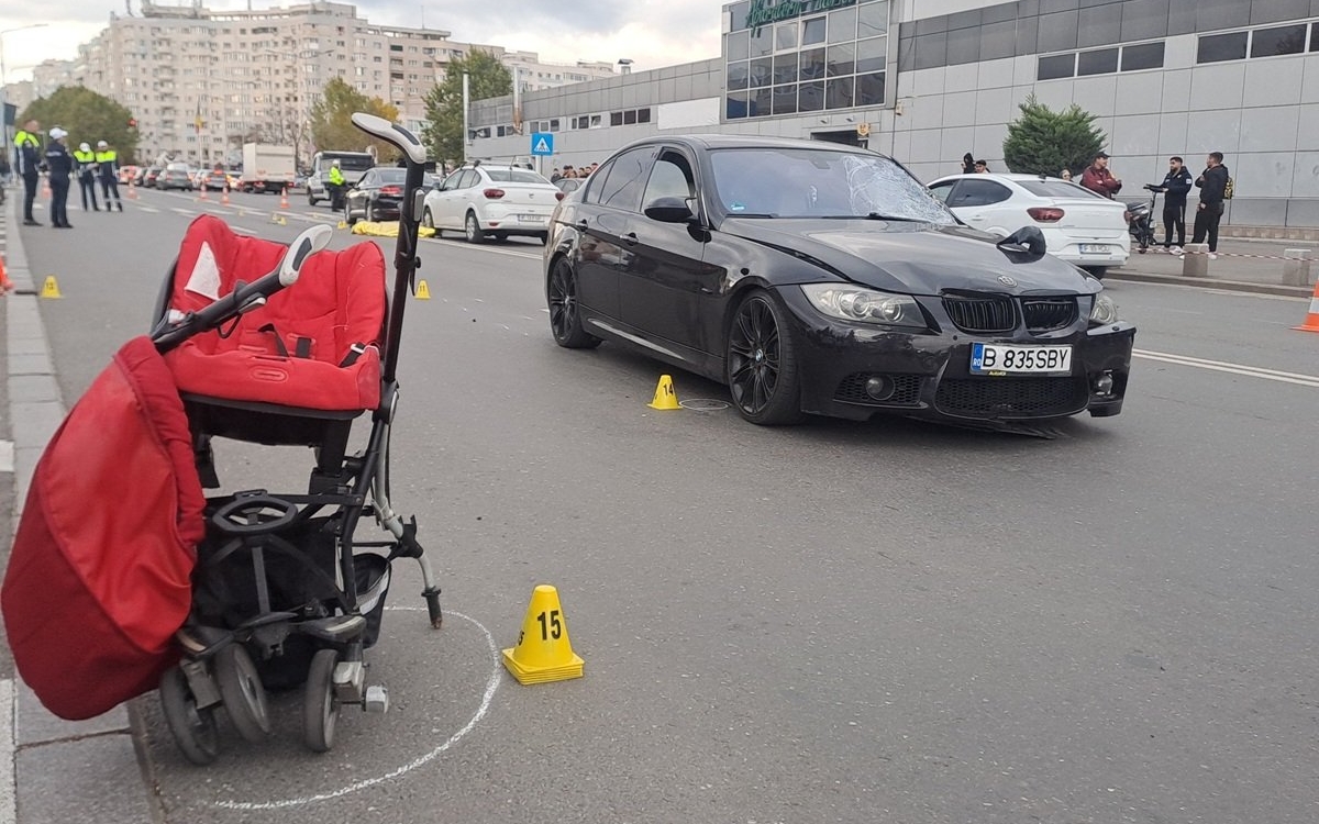 O mamă și copilul ei au fost spulberați pe trecerea de pietoni în București. Femeia a decedat și copilul de doi ani este în stare gravă