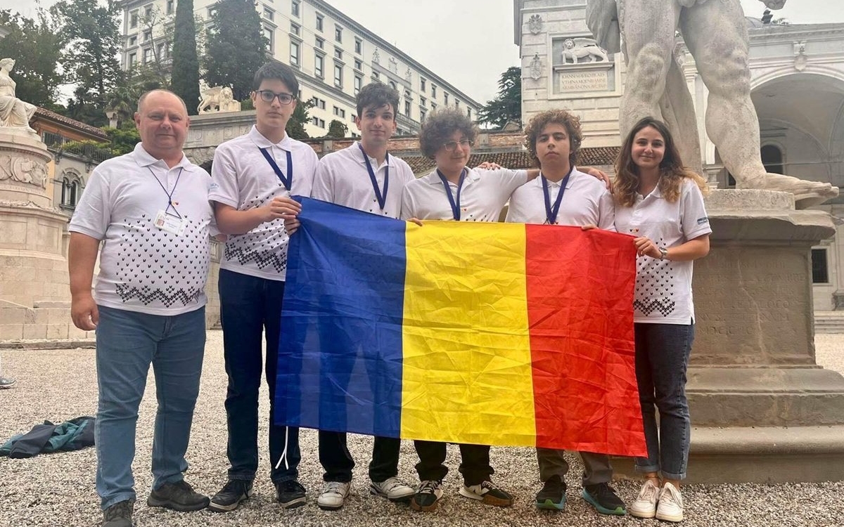 România se mândrește cu elevi geniali! Alexandru și Mircea, elevi în București, au câștigat medalii de aur și argint la Olimpiada Balcanică de Informatică