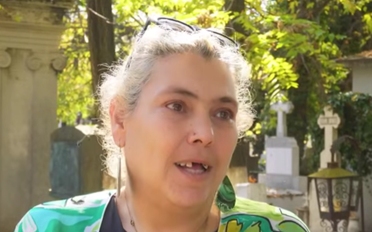 Ioana Tufaru, distrusă de durere la mormântul mamai sale. „Am vrut să mă arunc după ea în groapă”