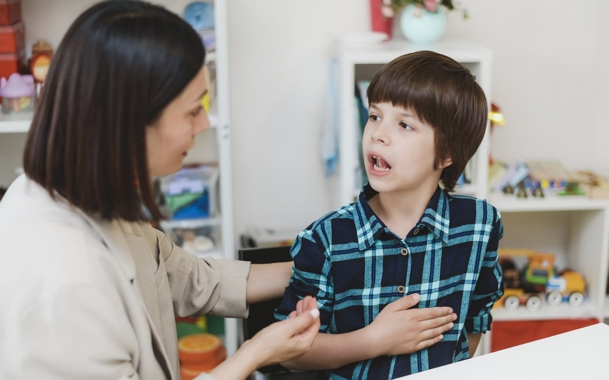 Ecolalie: cauze, simptome și tratament