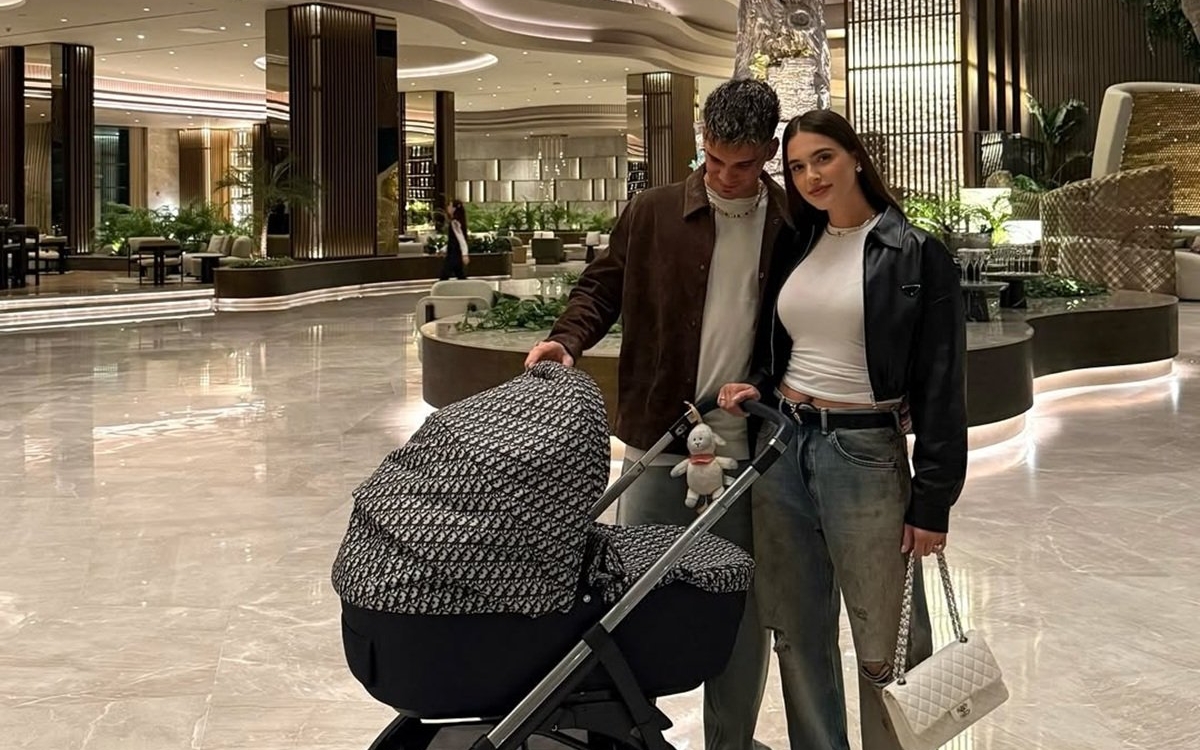 Fiul lui Ianis Hagi este răsfățat de mic! Cât costă căruciorul lui Giorgios