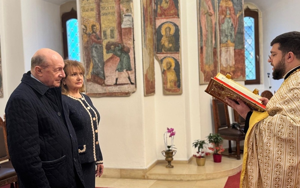 Maria și Trăian Băsescu au aniversat nunta de aur. Au ajuns din nou în fața altarului, la 50 de ani de la primul "DA"