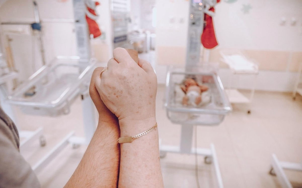 Nimeni nu te pregătește pentru a avea un bebeluș prematur! Am avut privilegiul să-mi țin copilul la piept 10 minute și am crezut că va fi ultima dată...