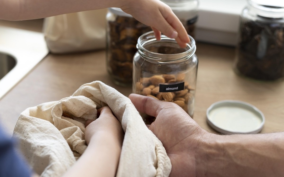 Cum se păstrează corect nucile, în funcție de tip