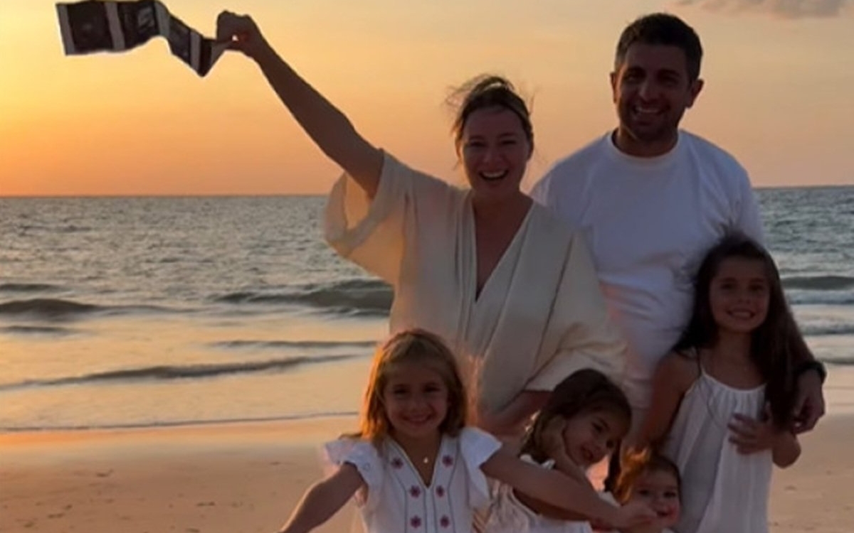 Laura Cosoi este însărcinată cu al cincilea copil. A făcut marele anunț chiar de ziua ei