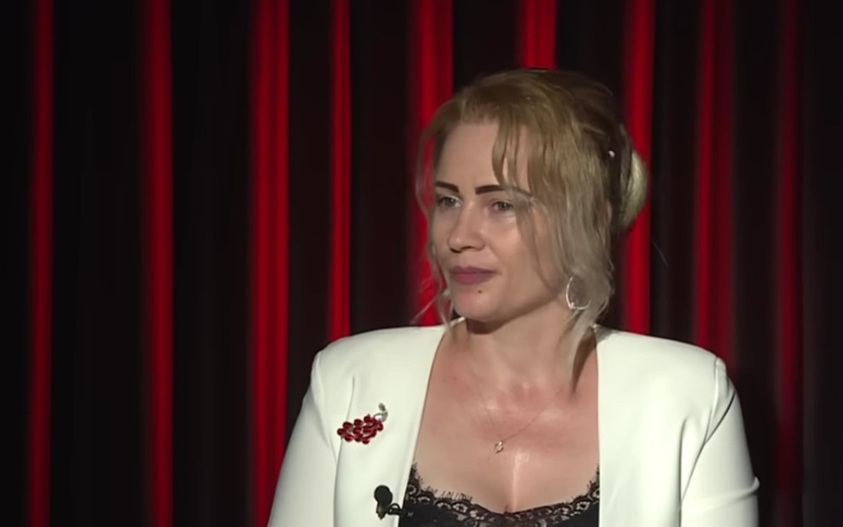 Aleona, mamă a patru copii din Moldova a văzut moartea cu ochii în căsnicia cu soțul abuziv. “În a 6-a lună, soțul mi-a impus să întrerup sarcina. M-a bătut cu masa în cap până am văzut moartea”