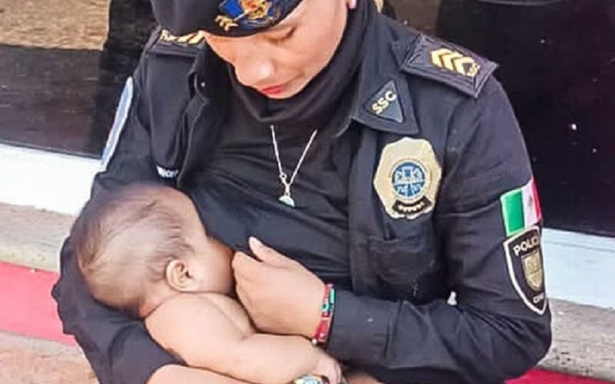 O polițistă a alăptat un bebeluș abandonat, în plină stradă. Copilul nu mâncase de două zile după un uragan devastator