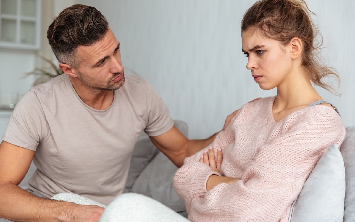 Mi-am prins soțul în casă cu amanta când veneam de la chimioterapie. M-a dat afară din propria casă, dar ani mai târziu s-a întors în genunchi să-l iert