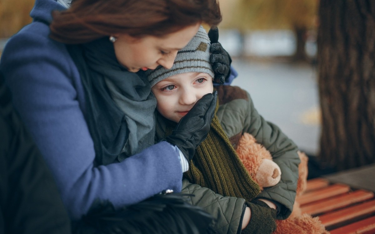 Am adoptat copilul de 4 ani al unei femei de pe stradă și l-am iubit ca pe al meu. După 14 ani am descoperit un adevărat tulburător