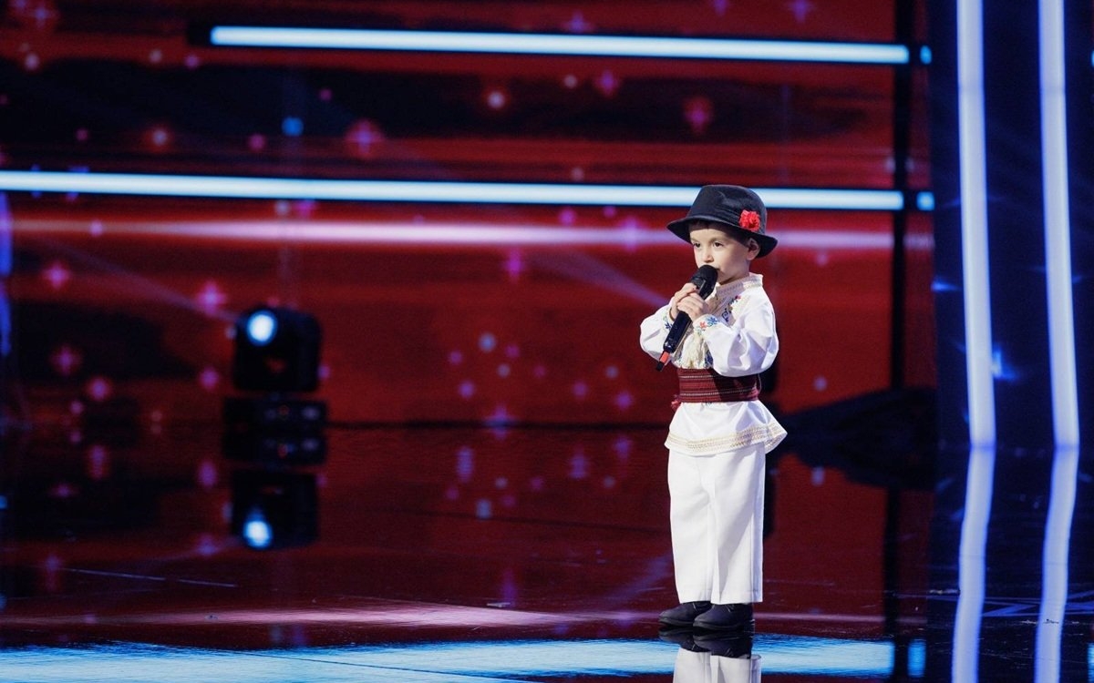 Teodor are numai 3 ani dar a făcut senzație pe scena de la Românii au talent. „Mititelul, frumușelul" a cucerit publicul
