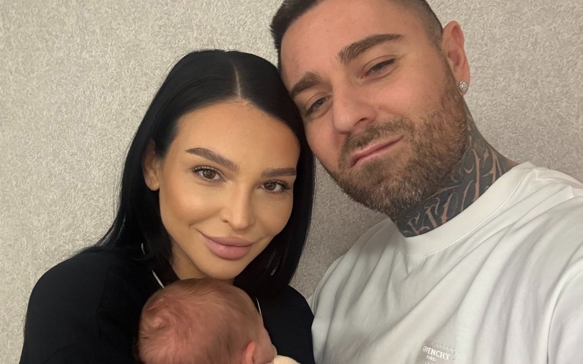 Francisca și Tj Miles au devenit părinți pentru prima dată. Primele imagini cu micuța Clara Lia