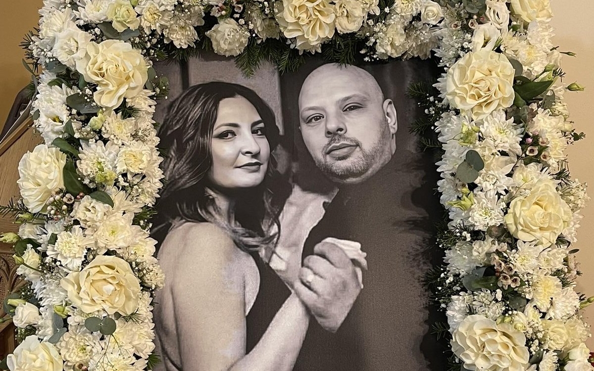 Micuța Ilinca, fiica soților decedați Diana și Sorin Iacob va fi înmormântată în rochie albă, în brațele mamei sale