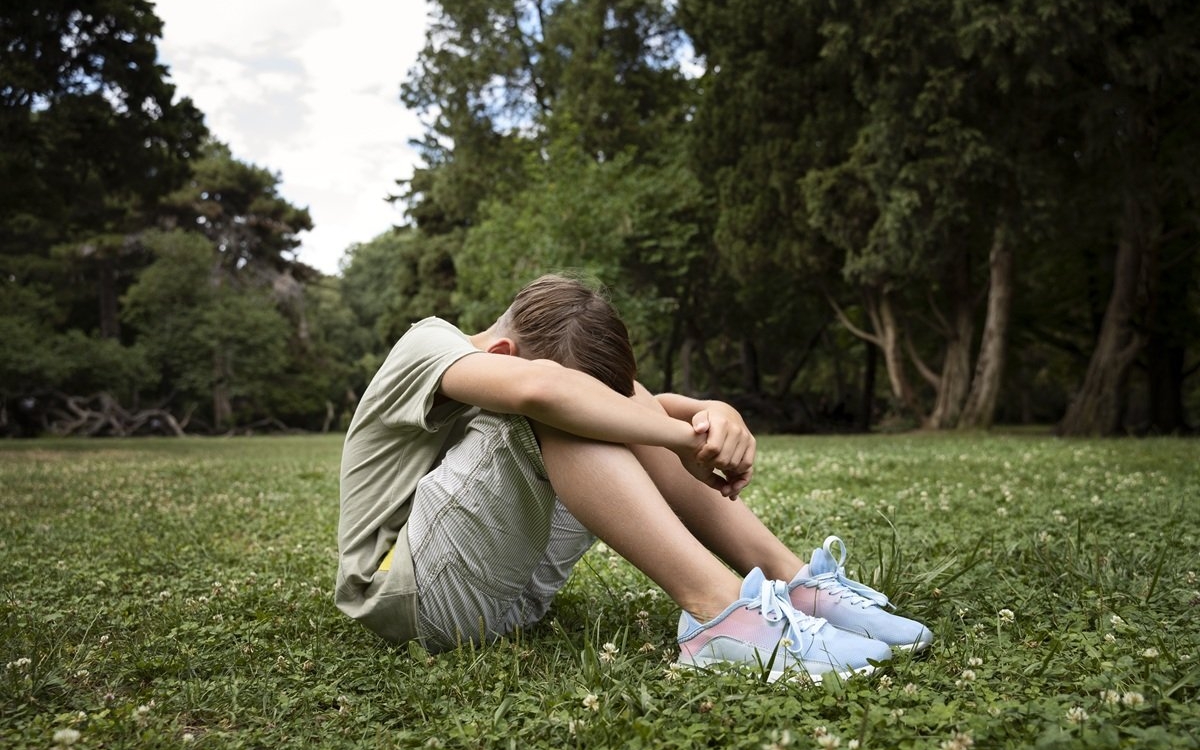 Un copil a fost agresat sexual de alți șase copii de 10 și 11 ani. Totul s-a petrecut pe un câmp dintr-o comună din Giurgiu