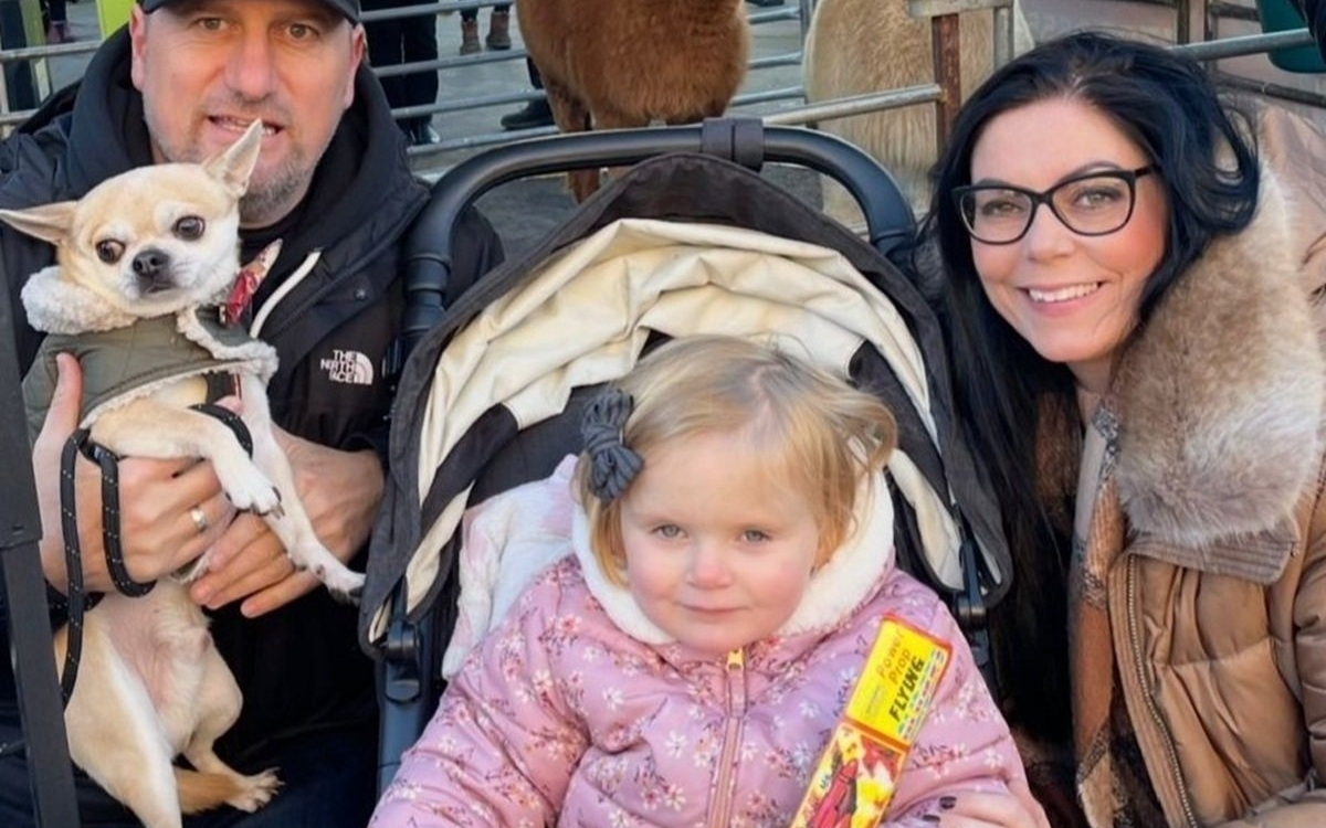 O fetiță de 2 ani a murit acasă după ce medicii au trimis-o acasă deși avea febră. „Medicii nu ne-au ascultat"