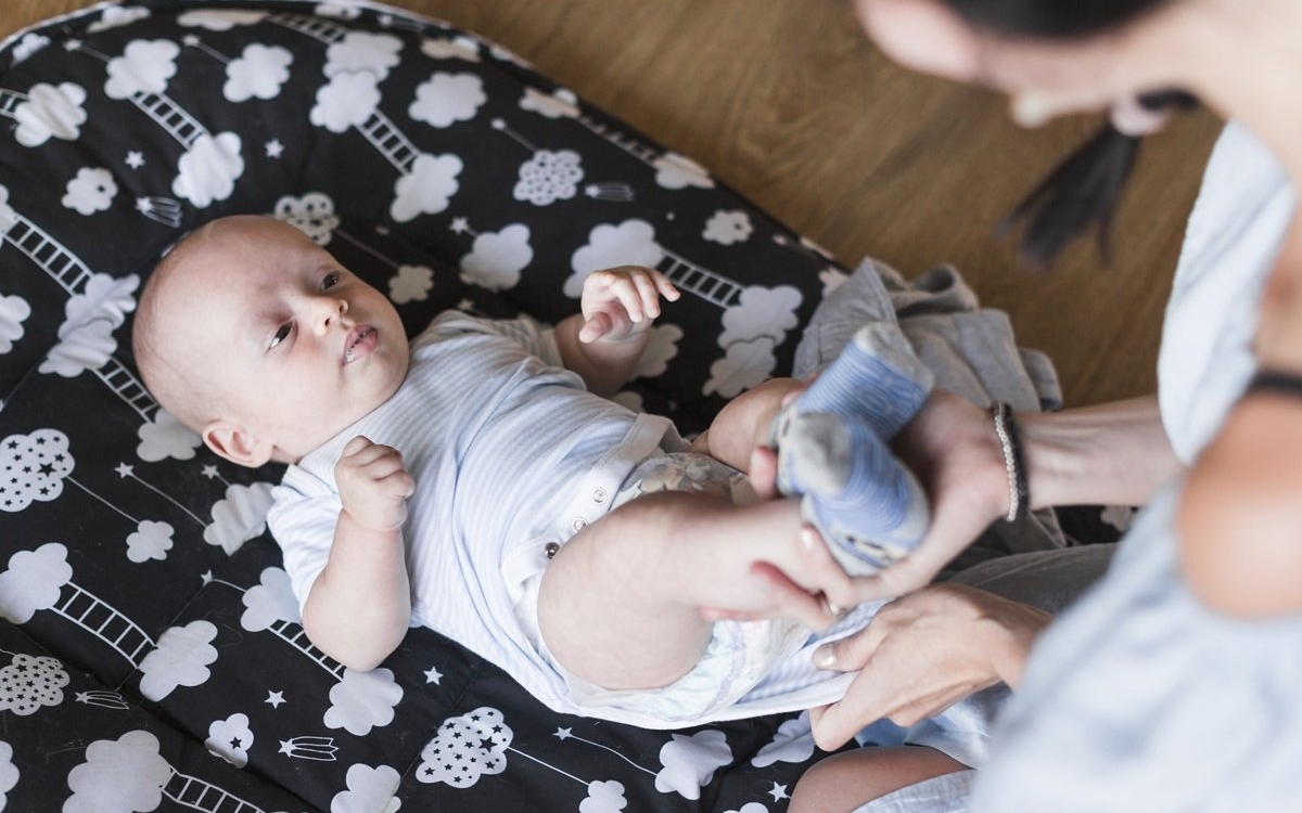 Decalotarea la bebeluși: când trebuie să se facă și ce rol are