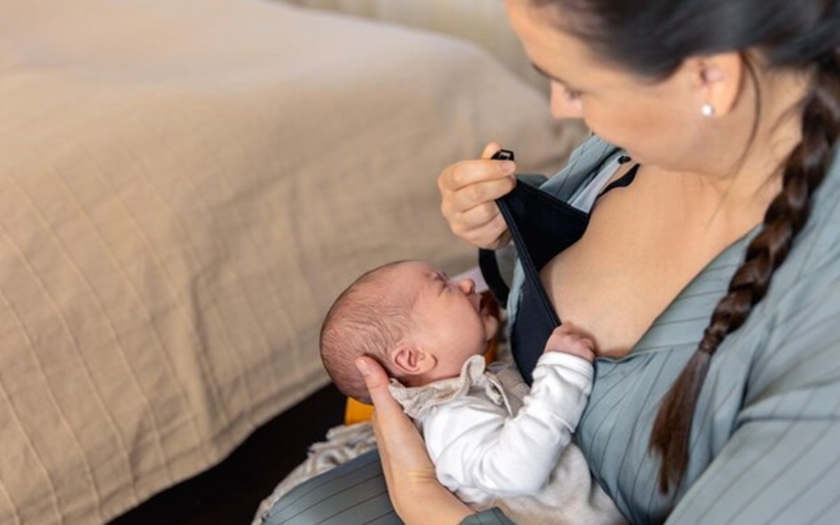 Criza de alăptare de la 3 luni. De ce mulți bebeluși devin agitați la sân și ce înseamnă cu adevărat această etapă