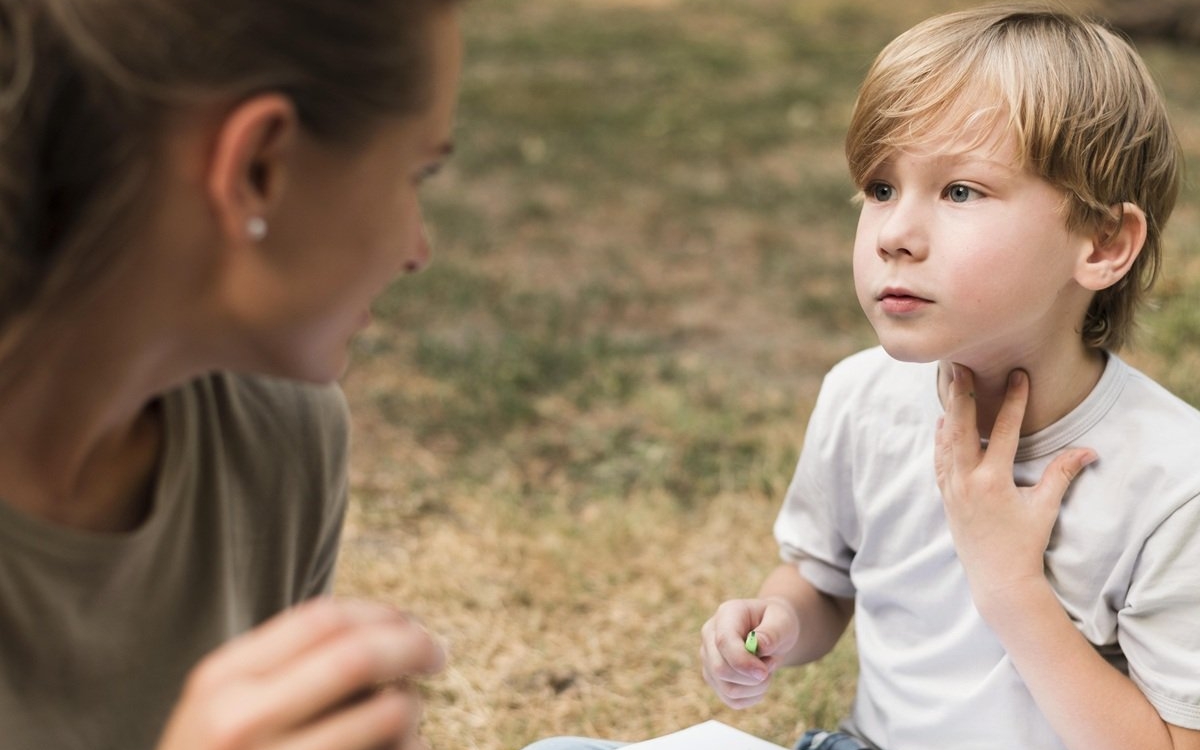„Copilul meu nu vorbește încă.” Semnele timpurii ale întârzierii în dezvoltare care îi sperie pe părinți